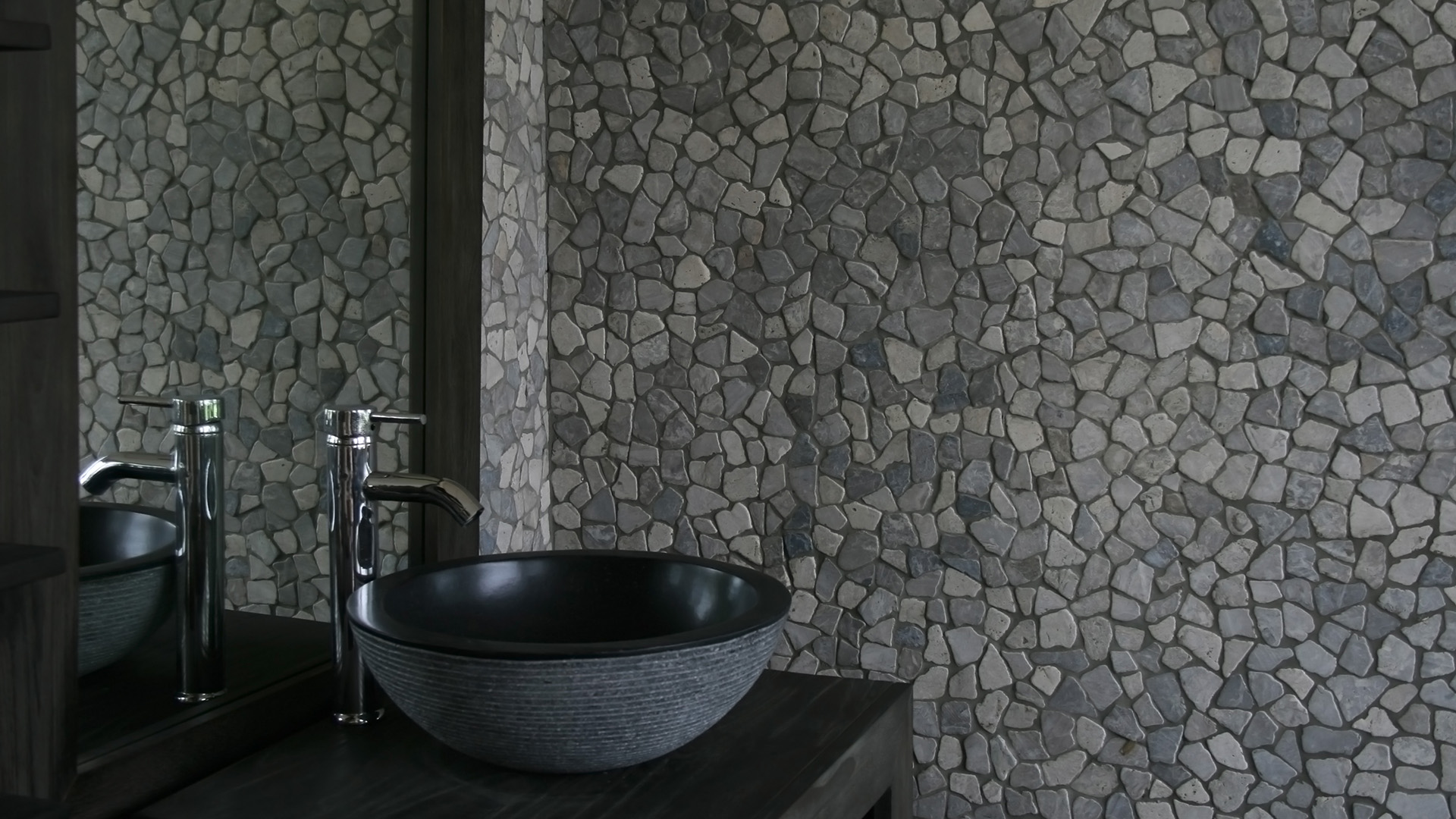 Mosaic stone wall cladding